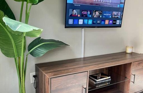 Montrose Apartment | Stylish Downtown Houston Condo ~Pool~Gym