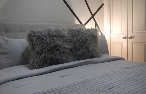 Montrose Apartment | Stylish Downtown Houston Condo ~Pool~Gym