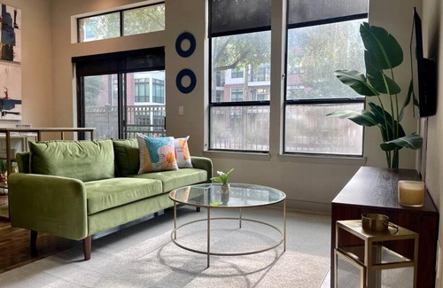 Montrose Apartment | Stylish Downtown Houston Condo ~Pool~Gym
