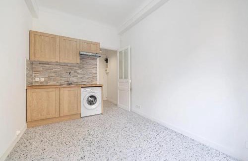 East Village Apartment | Stylish East Village Apartment Steps from NYC Best Restaurants Shops