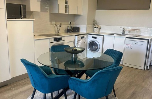 Pretoria Apartment | Stylish & Elegant With Epic Views Near Menlyn