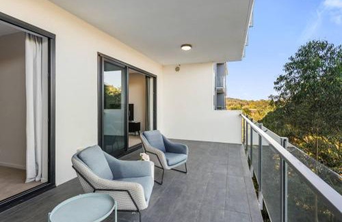 Macgregor Apartment | Stylish Escape 2 Ensuites plus Balcony near Shops