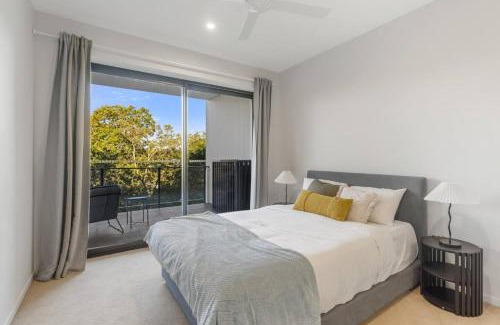 Macgregor Apartment | Stylish Escape 2 Ensuites plus Balcony near Shops