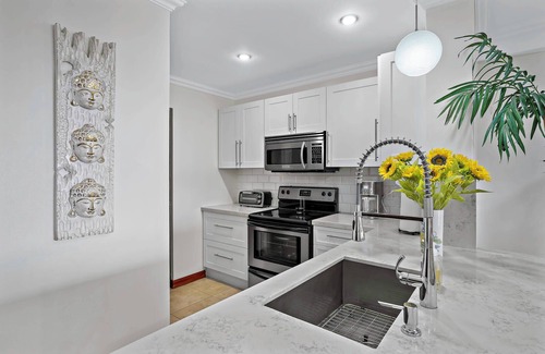 Playa Flamingo Apartment | Stylish Flamingo Condo with Ocean Views, Renovated Kitchen & Walkable Beach Acce