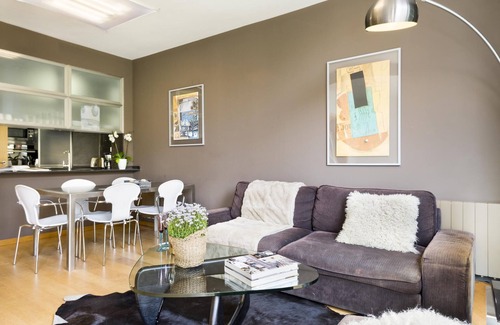 el Fort Pienc Apartment | Stylish flat with a Community Swimming Pool for 8