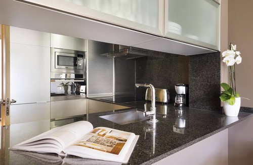 el Fort Pienc Apartment | Stylish flat with a Community Swimming Pool for 8