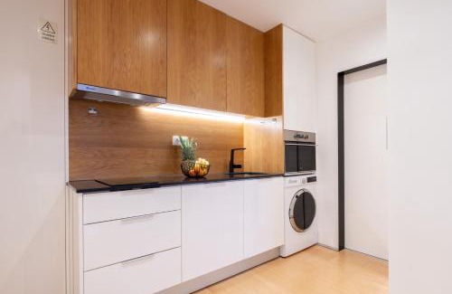 Centro / Baixa Apartment | Stylish Flat with Workspace & Garage by HostWise