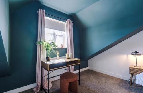 Grimsby House | Stylish Grimsby 3-bedroom House with Wi-Fi & Parking Sleeps 6 by PureStay