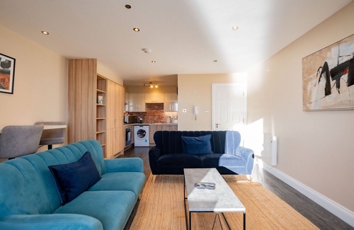 Galway City Centre Apartment | Stylish Harbour View Apartment in a Private Building. Family Friendly