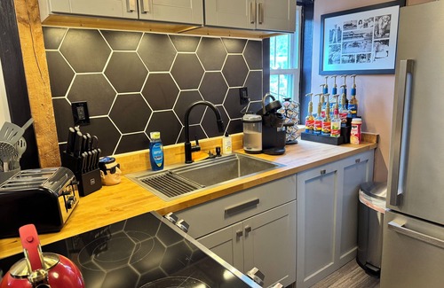 Bellefonte Apartment | Stylish, Historic PSU-themed Apt.—2 blocks from Waterfront