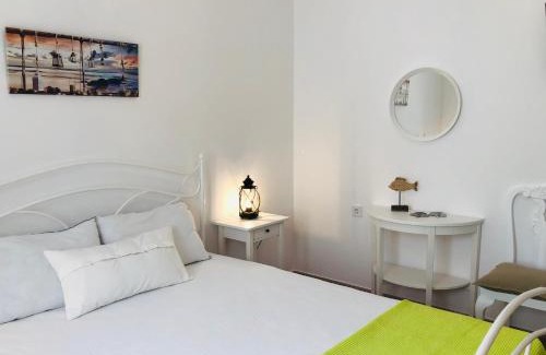 Adamas House | Stylish Home for 6 in Adamas