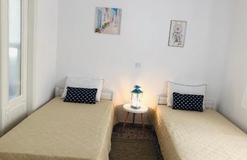 Adamas House | Stylish Home for 6 in Adamas