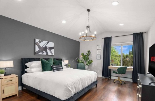 Antelope House | Stylish Home w/ Pool, BBQ, Pool Table