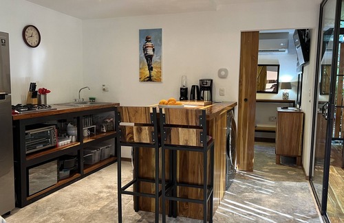 Mal Pais House | Stylish Home with Jungle Surrounds, steps to the beach.