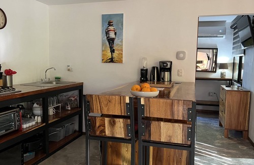 Mal Pais House | Stylish Home with Jungle Surrounds, steps to the beach.