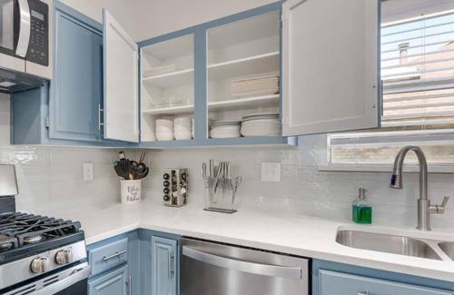 Flower Mound House | Stylish House w playset ,Game room &BBQ near DFW airport ,Gaylord sleeps 10-14