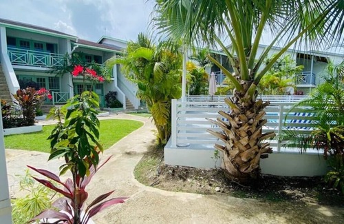 Sandy Lane Apartment | Stylish Insta-worthy APT steps from Holetown