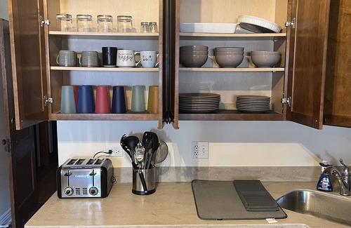 Avondale Apartment | Stylish, Inviting 2-BR near Logan Square and Wrigley Field