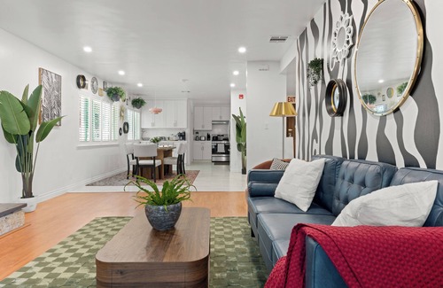 Northridge House | Stylish LA Getaway w/Hot Tub