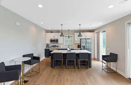 The Lakes House | Stylish Lake Shetek Escape with Marina Views close to Pelican Cove & Key Largo