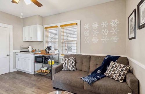 Lakewood Apartment | Stylish Lakewood Apartment | Free Parking + Wi-Fi