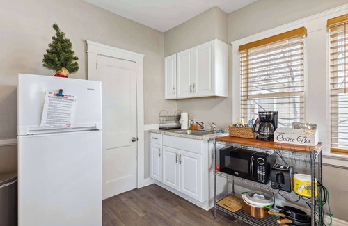 Lakewood Apartment | Stylish Lakewood Apartment | Free Parking + Wi-Fi