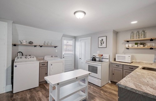 Manchester Apartment | Stylish & Large Top Floor w/Private Front Porch