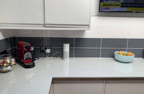 Brighton House | Stylish, Light-Filled Room with Private Bathroom in a Quiet Brighton Home