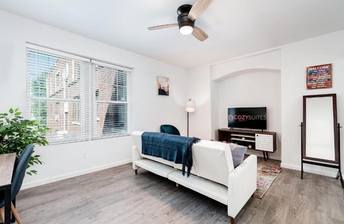 DeBaliviere Place Apartment | Stylish Luxe 2BR Apartment CozySuites