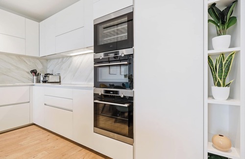 Gasperich Apartment | Stylish Luxurious Apt w Pool & Gym ID214