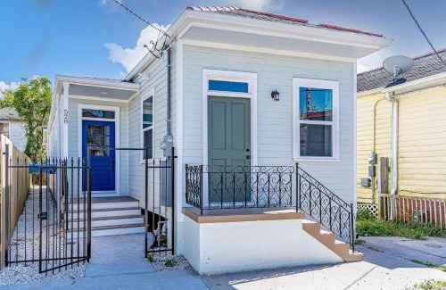 Tulane - Gravier House | Stylish Mid-city Stay Pool & Central Location