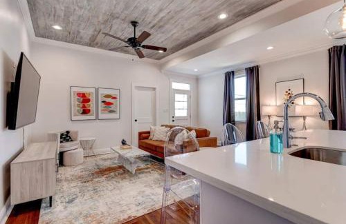 Tulane - Gravier House | Stylish Mid-city Stay Pool & Central Location