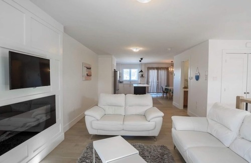 Moncton House | Stylish, Modern 3BR in Moncton