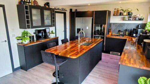 Cyncoed House | Stylish, Modern Cardiff Home, Perfect for Groups and Families