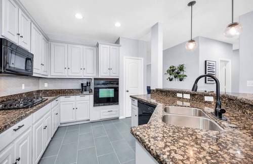 Dallas House | Stylish Modern Luxury! Absolutely no detail overlooked in the design of this newly renovated 2800 SF two-story single family home.