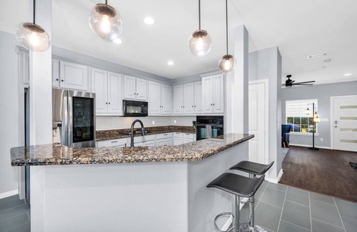 Dallas House | Stylish Modern Luxury! Absolutely no detail overlooked in the design of this newly renovated 2800 SF two-story single family home.