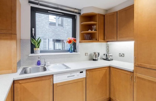 Fitzrovia Condo | Stylish & Modern Oxford Street Flat | 2BR 2BA