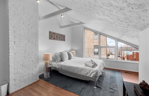 Mount Adams Apartment | Stylish Mt Adams 1BR in great location