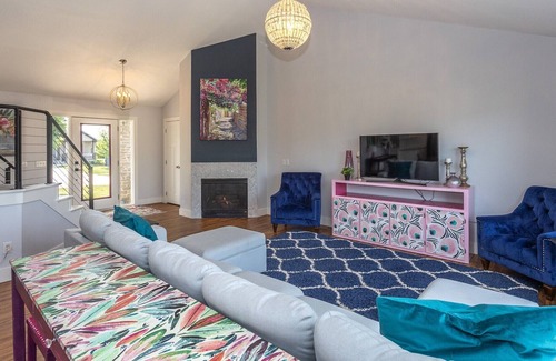 Waukee House | Stylish Oasis for Unforgettable Getaways