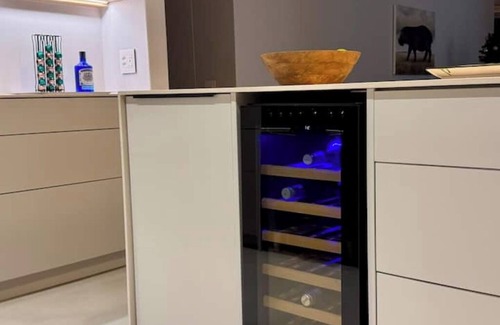 Hout Bay Apartment | Stylish ocean-side apartment