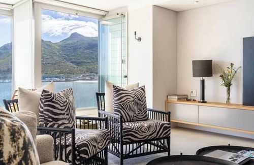 Hout Bay Apartment | Stylish ocean-side apartment