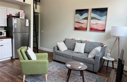 Three Rivers Apartment | Stylish one bedroom Retreat close to Sequoia National Park