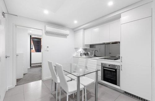 Darling Harbour Apartment | Stylish One-Bedroom Apartment