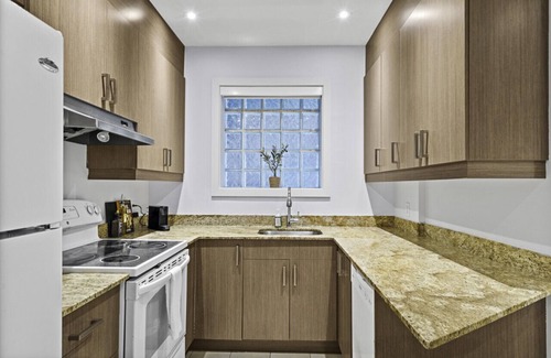 La Petite-Patrie Apartment | Stylish Open-Space Studio by Jean Talon Market