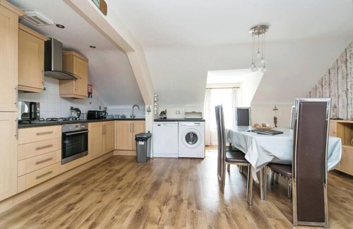 Trearddur Bay Apartment | Stylish Penthouse apartment, short walk to fabulous beach, pubs and restaurants