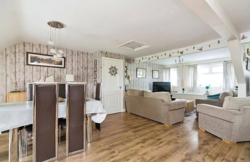 Trearddur Bay Apartment | Stylish Penthouse apartment, short walk to fabulous beach, pubs and restaurants