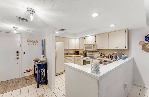 Glenwood Condo | Stylish Penthouse Retreat-Oceanfront Access + Peaceful River Sunset Views