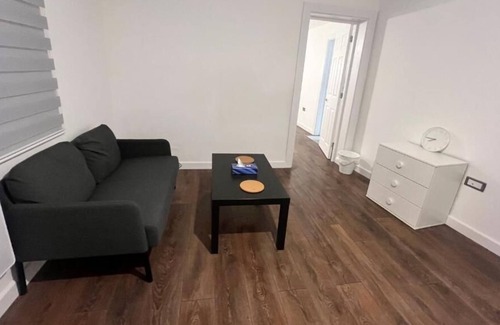 Aylesbury Apartment | Stylish & Quiet Flat in Aylesbury Centre with Parking