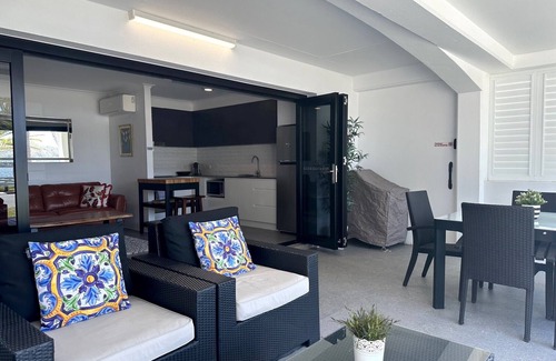 Palm Beach Apartment | Stylish refurbished unit on Tallebudgera Creek