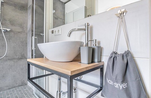 Krems an der Donau Apartment | Stylish Room & Air Condition @ Krems an der Donau